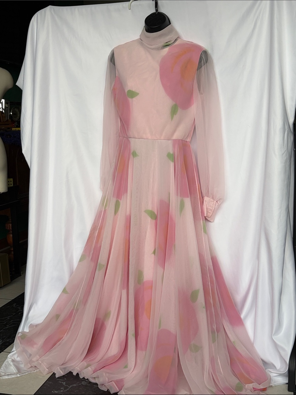 Vtg Kiki Hart Elegant Watercolor Evening Gown, no tags, Pink Chiffon, 3 layers